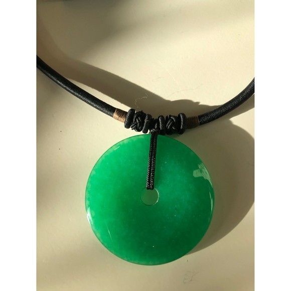 Beautiful Vintage Green Jade Donut 18" Chocker with Bead Closure - Picture 4 of 10